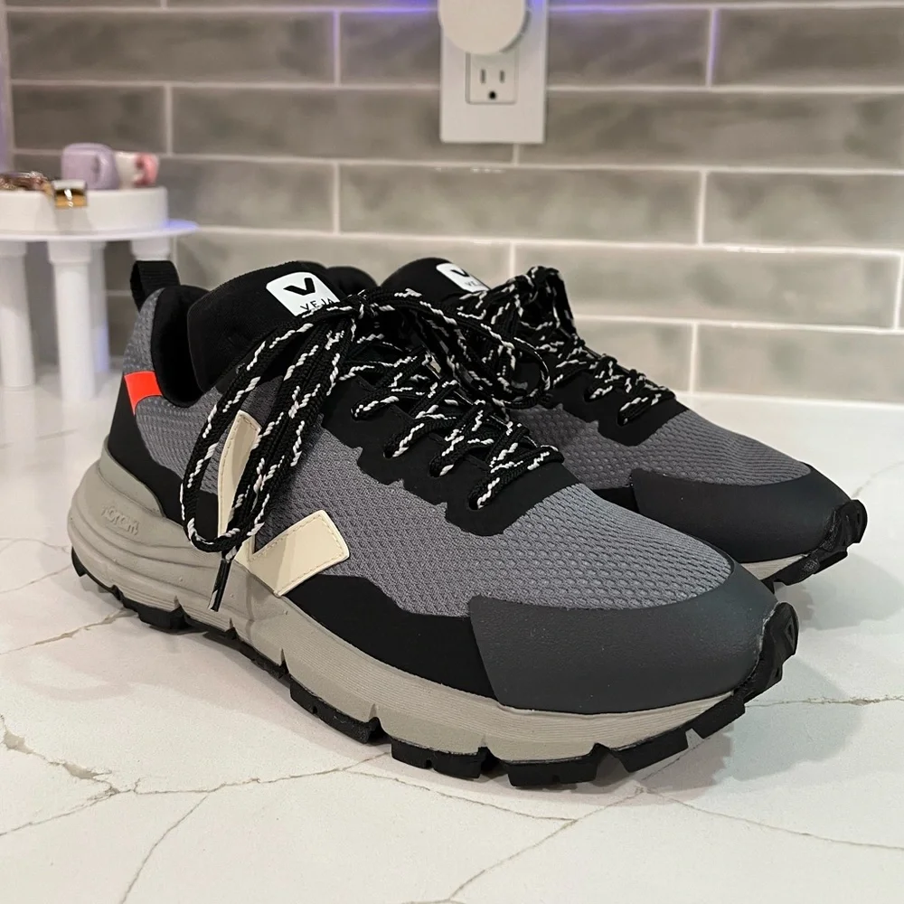 VEJA Dekkan Alveomesh. Women Size 6. Color Gray/Black. - Picture 2 of 12